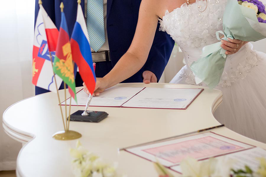 จดทะเบียนสมรสกับชาวต่างชาติต้องใช้บริการแปลเอกสารหรือไม่